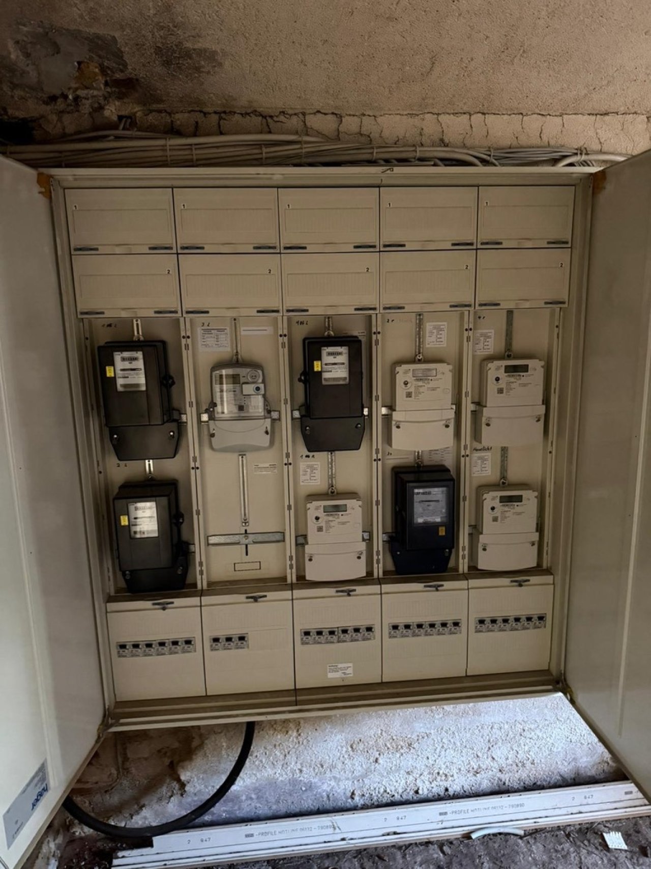 Keller-neue Stromleitungen Keller-neue Stromleitungen